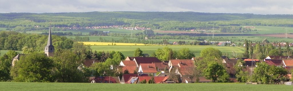 Dorfblick mit Kirche von Haindorf