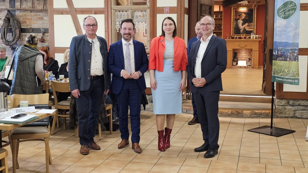 v.l.n.r. Herr Bodechtel (Bürgermeister Grammetal), Herr Heß (Bürgermeister Am Ettersberg), Frau Ministerin Schenk und Herr Prof. Dr. Scholtissek (Geschäftsführer Diakoniestiftung Thueringen)