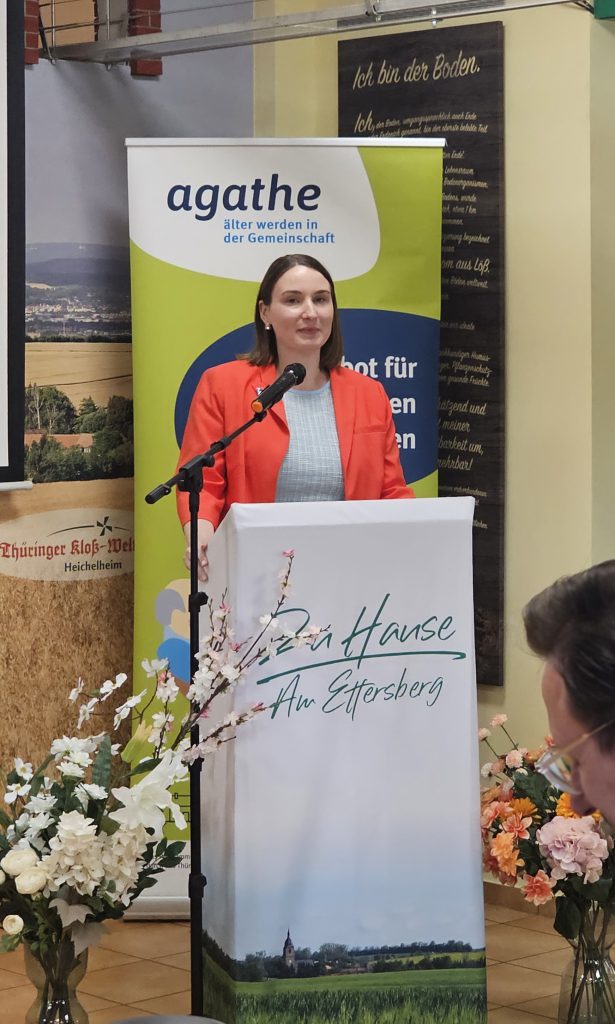 Frau Ministerin Schenk