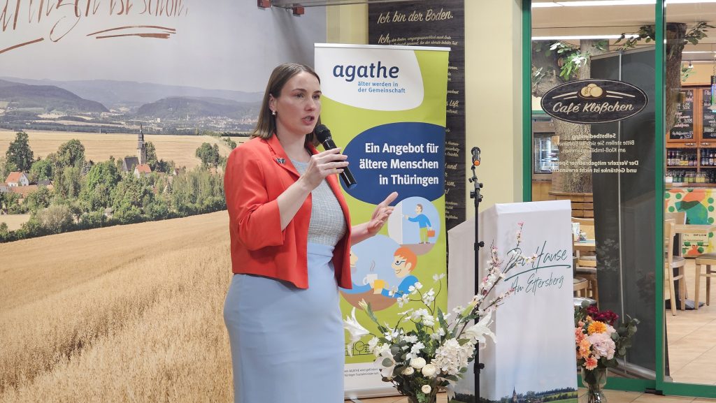 Frau Ministerin Schenk